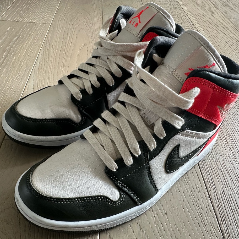 Nike Jordan woman’s size 8 sneakers - Picture 5 of 8